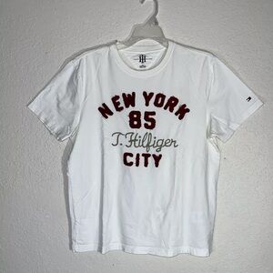 Tommy Hilfiger  Men’s T Shirt White Medium Logo Design Short Sleeve